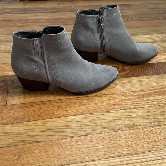 Blondo suede tan ankle bootie Valli style with wood block heel, women’s 9 - Picture 4 of 6